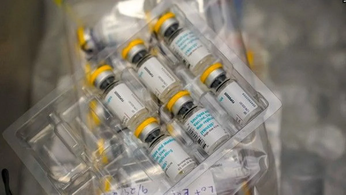 The monkeypox vaccine is seen inside a cooler during a vaccination clinic at the OASIS Wellness Center, Aug. 19, 2022, in New York (VOA)