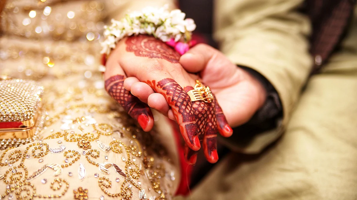 Pharmacist's wedding invitation on medicine packaging goes viral (Unsplash)