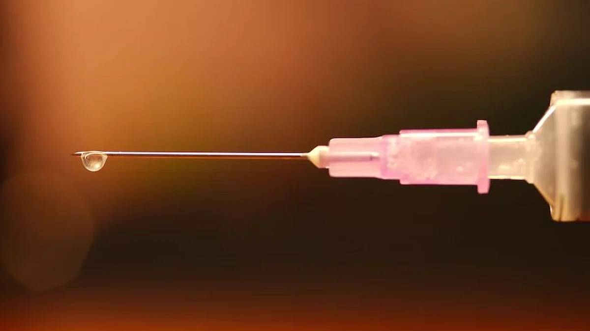 The bizarre incident has surfaced in the Sualkuchi district of Assam. The girl took the term 'unconditional love and every quote on love a bit too seriously. She injected her boyfriend's HIV-positive blood into her body for expressing her deep love for him (representational image - Unsplash)