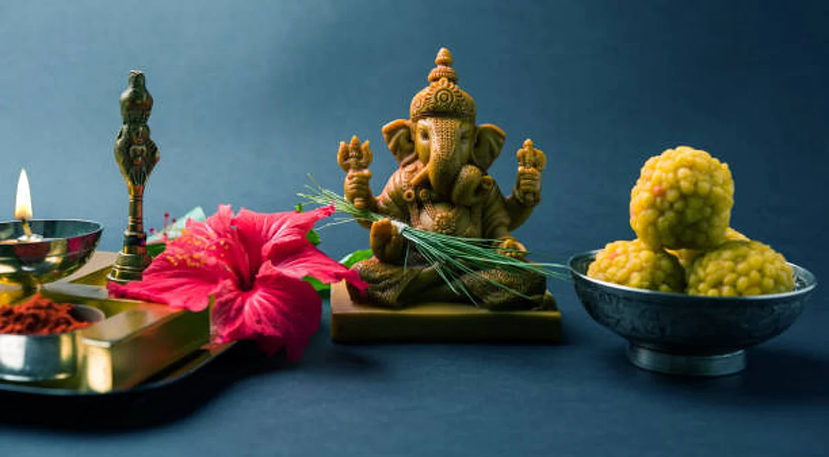 With celebrations in houses and enormous crowds of devotees gathered in Ganesh Mandals and subsequently on beaches during the immersion of the idols, the Ganesh festival is currently one of the largest festivals in Mumbai (Unsplash)