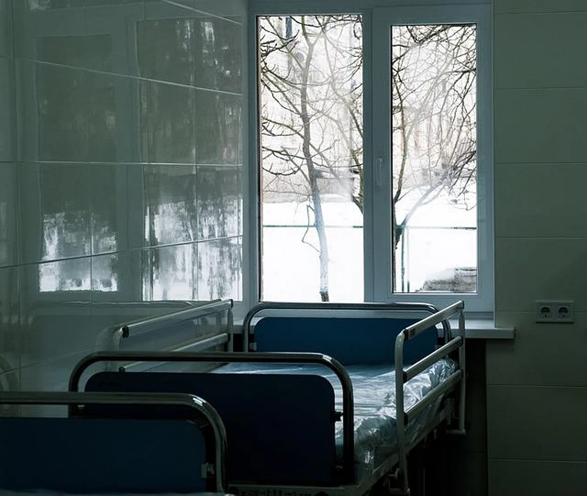 Minister Forces Veteran Doctor to Lay Down on Dirty Hospital Bed (representational image - Pixabay)