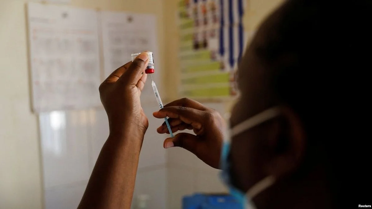 A nurse fills a syringe with malaria vaccine before administering it to an infant at the Lumumba Sub-County hospital in Kisumu, Kenya, July 1, 2022 (Image Source- VOA)