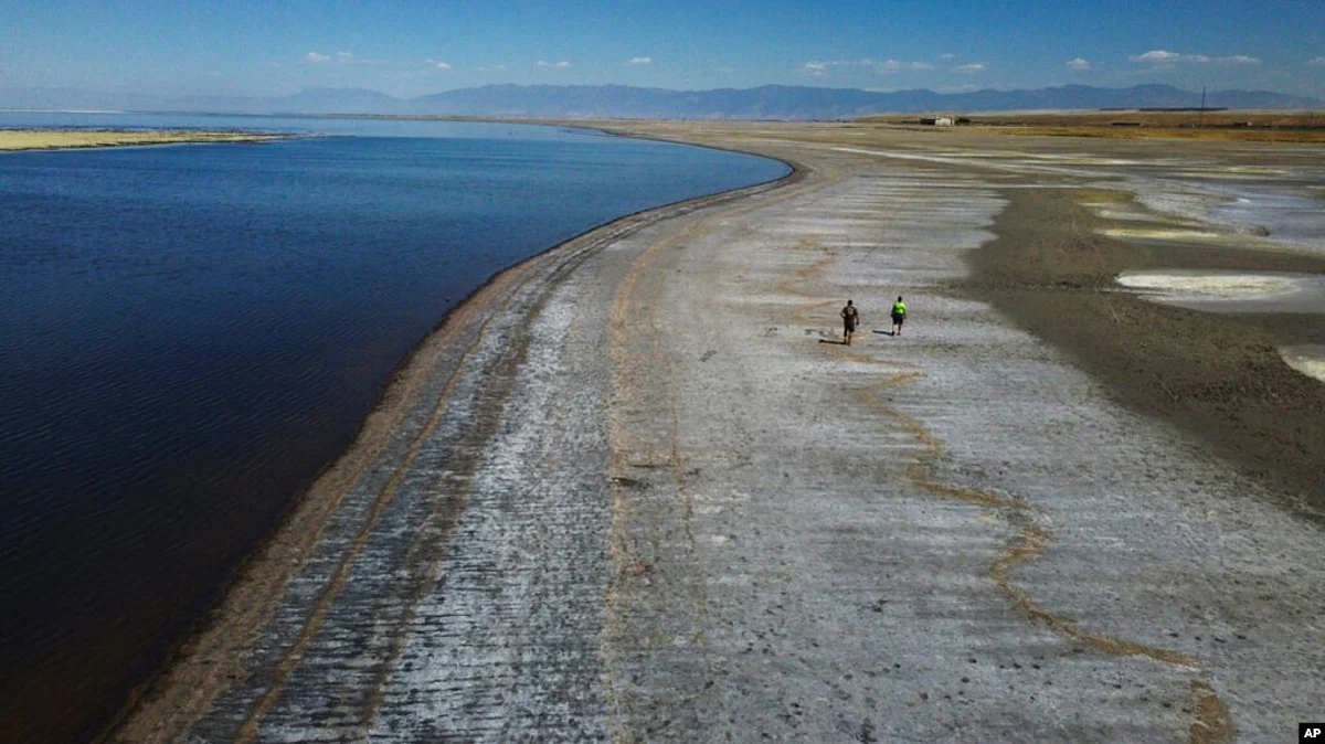 Record-low water levels are seen at the Great Salt Lake, Sept. 6, 2022, near Salt Lake City. A heat wave is breaking records in Utah, where temperatures hit 105 degrees F (40.5 C) on Tuesday. Heat waves are among the many environmental challenges facing the planet (Image Source- VOA)