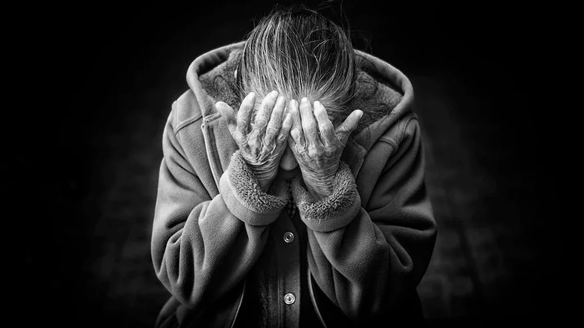 Case Western Reserve University researchers have identified a mechanism in brain tissue that may explain why women are more vulnerable to Alzheimer’s disease (image source-Unsplash)
