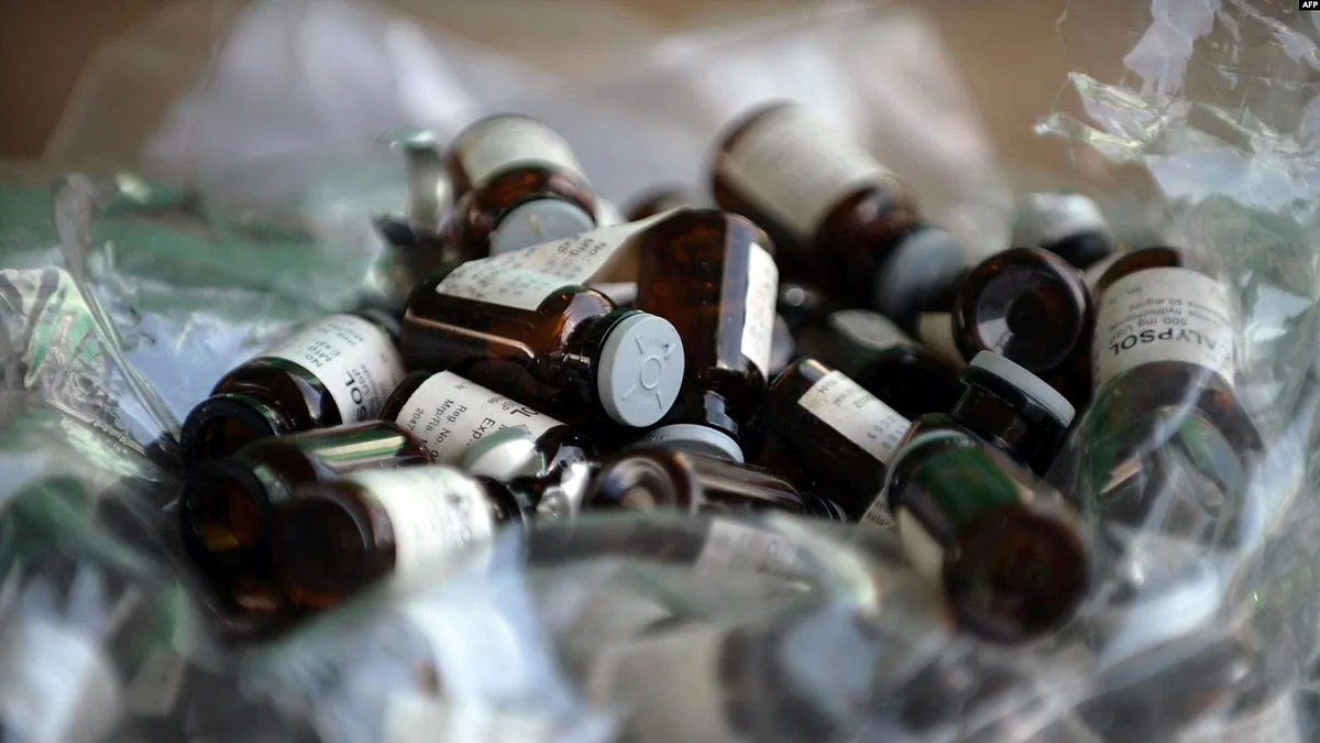 Glass capsules containing ketamine are seen in Thailand in 2008(VOA news)