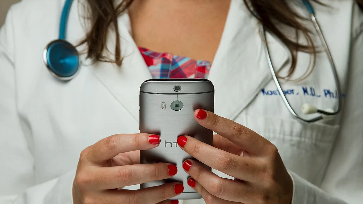 Telehealth can be a valuable component of an individualized care plan. Health care providers and patients should discuss how telehealth fits into care as they develop a care plan together, the policy perspective recommended (Image source-Unsplash)