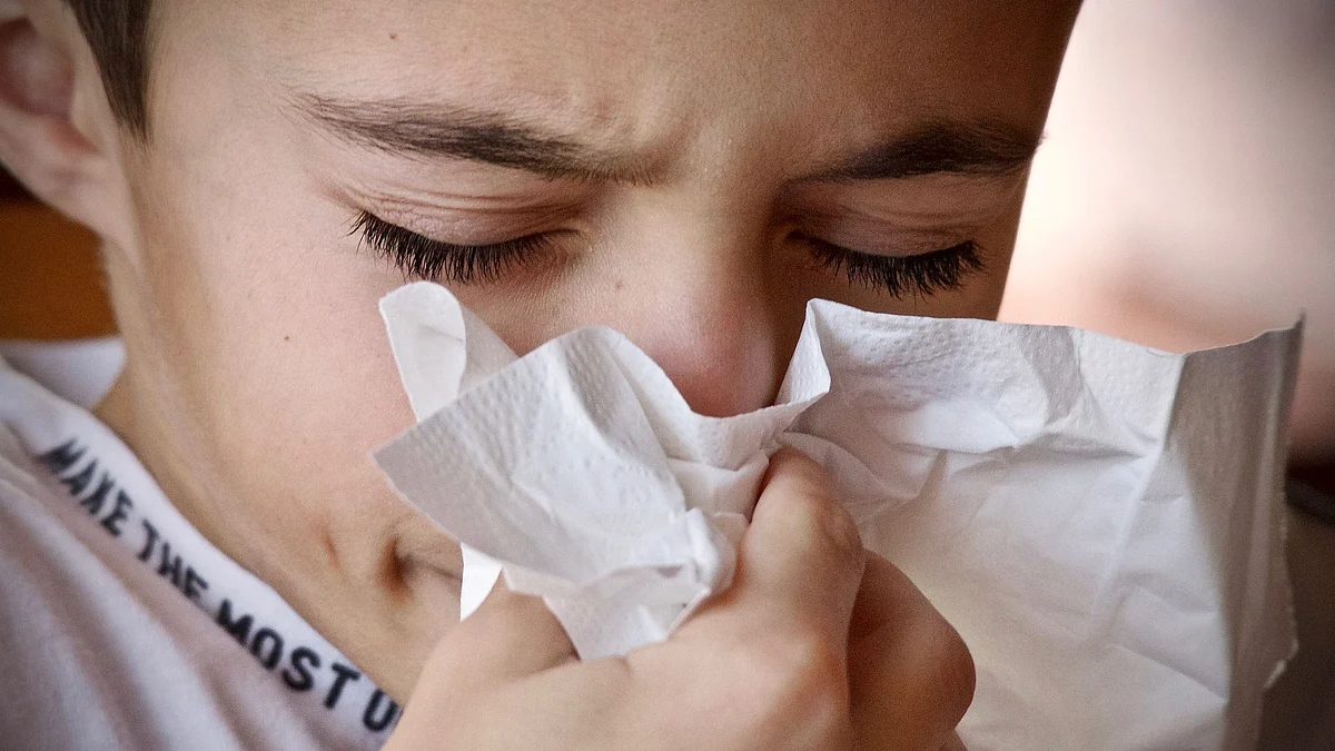 Sneezing is the most forceful and common way to spread infectious droplets from respiratory infections. (Image: Pixabay)