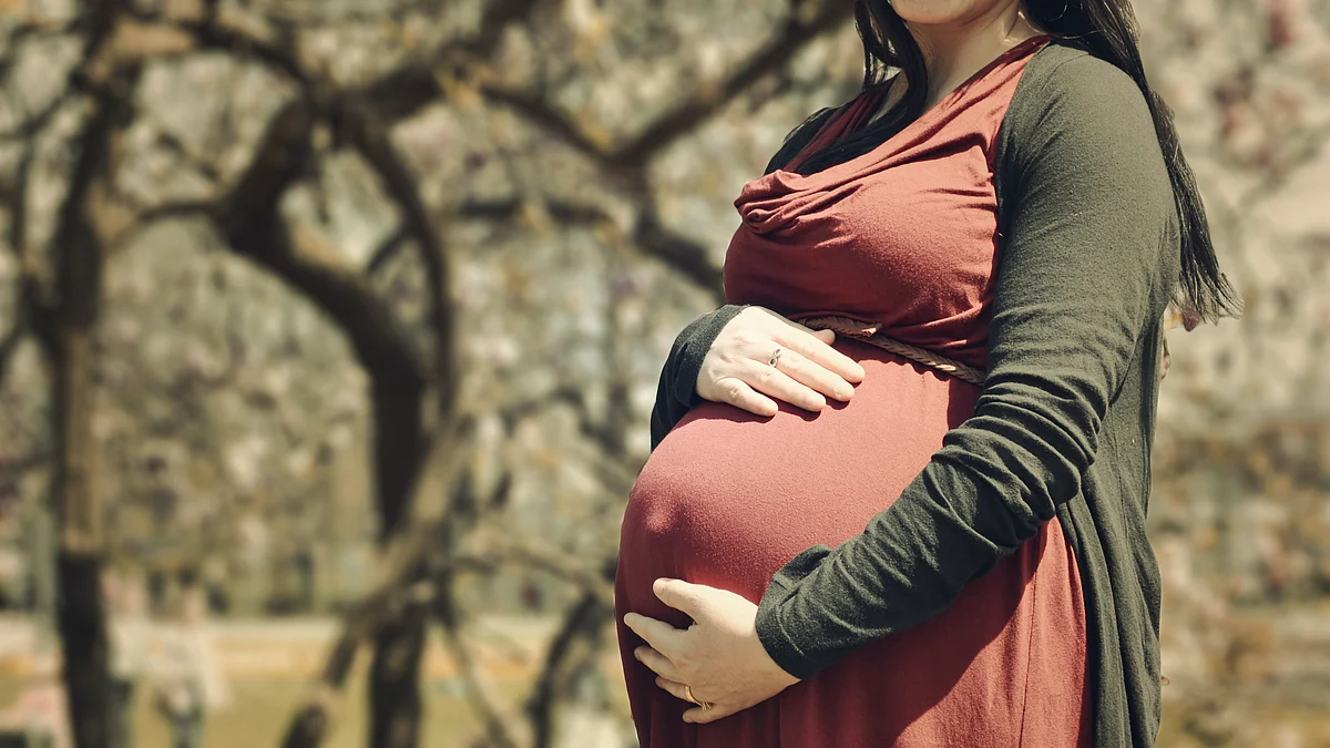 Those who are pregnant can and should protect themselves by making sure that they are up to date with their COVID-19 and influenza vaccinations. (Image: Unsplash)