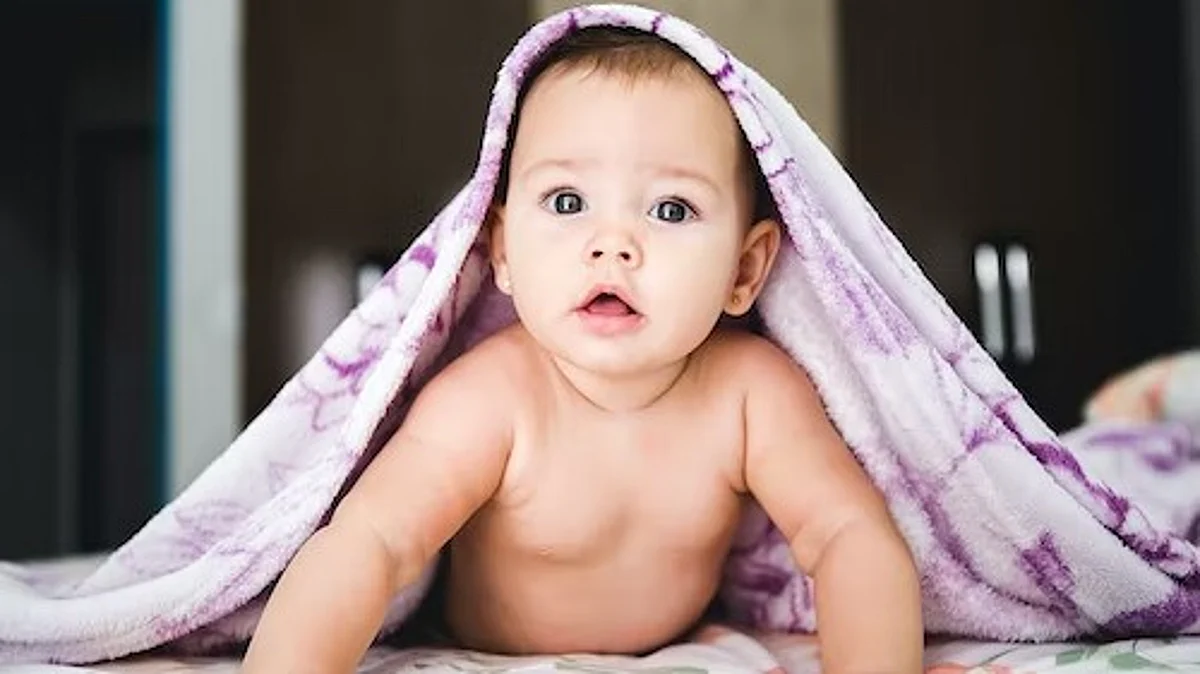 Ten items to pack when traveling with a baby. (Unsplash)