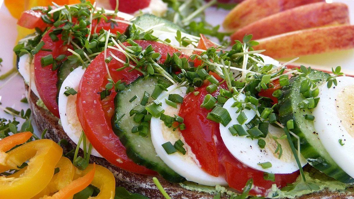 Researchers found in cells and in mice that a low-protein diet blocked the nutrient signaling pathway that fires up a master regulator of cancer growth.(Image : Pixabay)