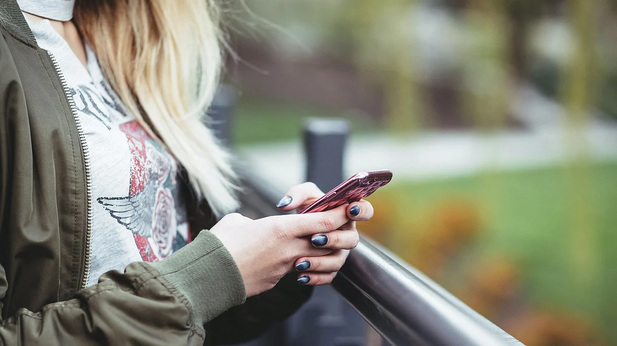 An occasional, simple “How are you feeling?” text from a primary care team can make a big difference in patients’ health after they are discharged from the hospital, according to a new JAMA Network Open study by researchers in the Perelman School of Medicine at the University of Pennsylvania.