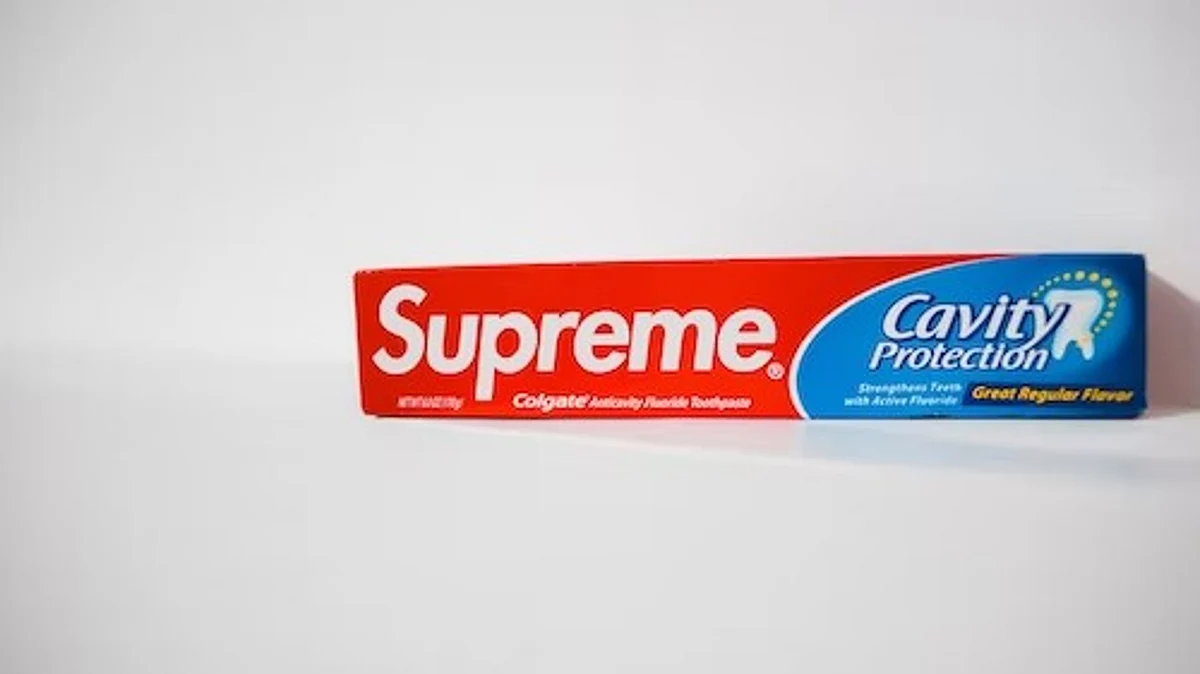 A dentist can examine the teeth and recommend which toothpaste to use to make them healthy. (Unsplash)