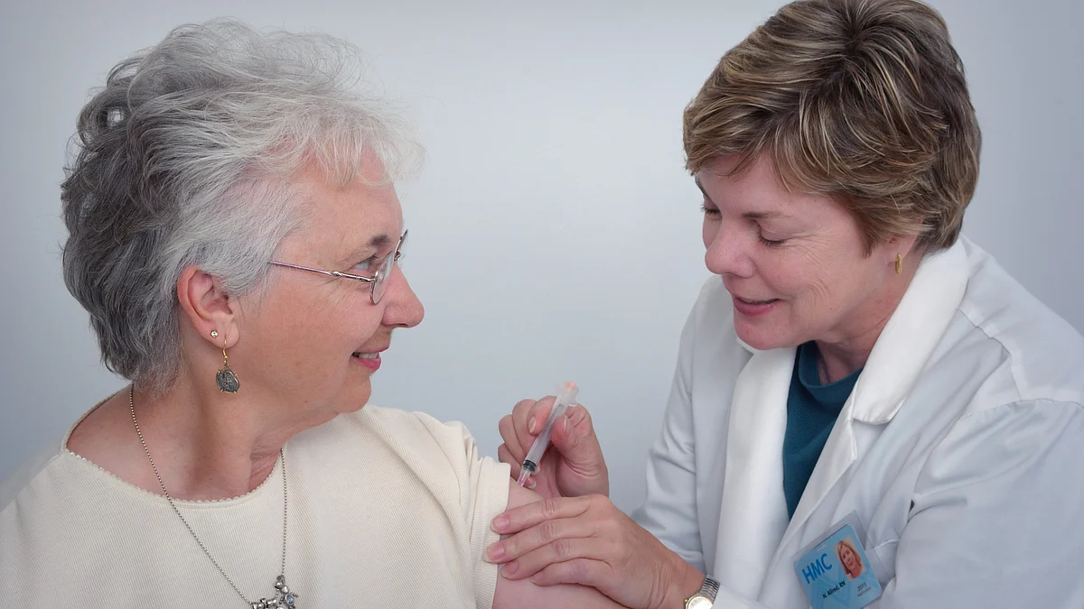 Doctors are urging Congress to call off cuts scheduled to take effect on Jan. 1 in the reimbursements they receive from Medicare.