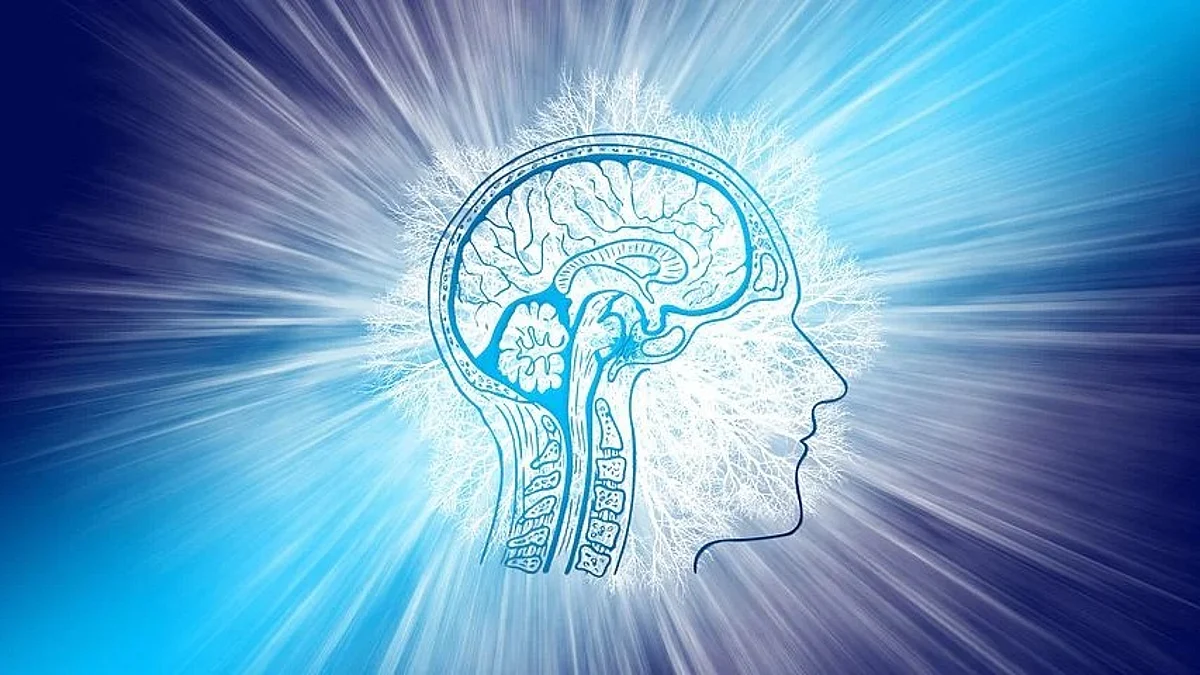 Individuals with head injuries appeared to experience FTD earlier than non-head injury patients.