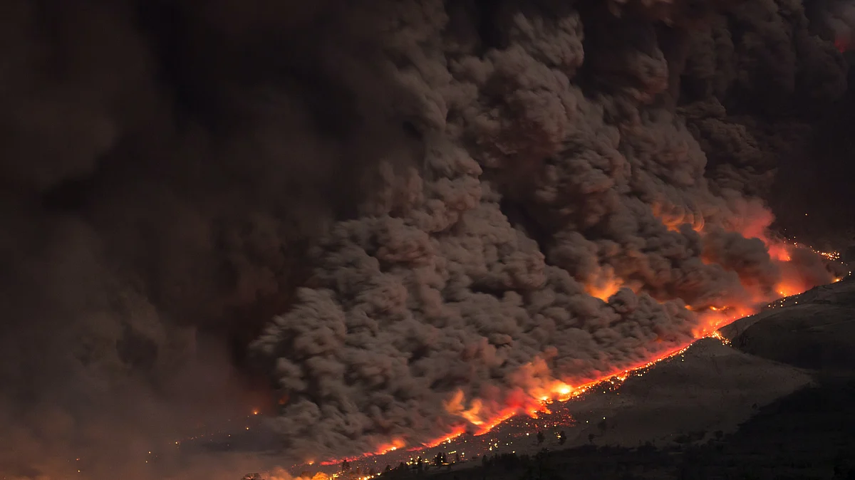 Oregon communities are seeing more unhealthy air days due to increase in number of smoky days which is on the rise in Oregon.(Image : Unsplash)