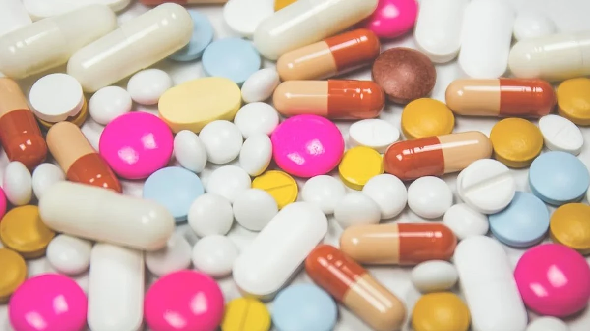 A new combination of drugs slowed the growth of cancer cells by an unexpected mechanism that may one day lead to improved treatment of cervical cancer.