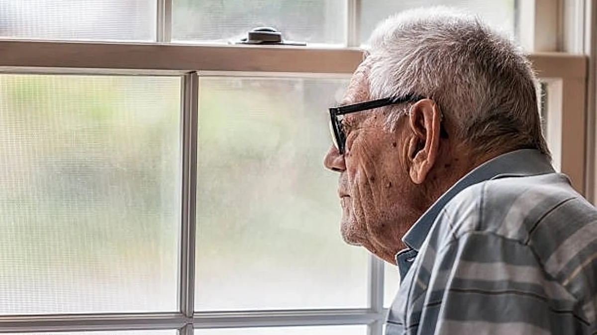 The posterior cingulate cortex and the amygdala, two brain regions heavily involved in the management of emotions and autobiographical memory, are significantly affected by negative emotions excessively and over a long period of time in older individuals' neuronal connections.