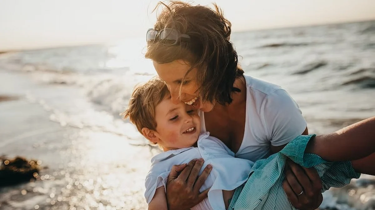 A first-of-its-kind study of parents’ work arrangements during the pandemic shows that mothers working from home increased their supervisory parenting fully two hours more than fathers did, and women were also more likely to adapt their work schedules to new parenting demands.