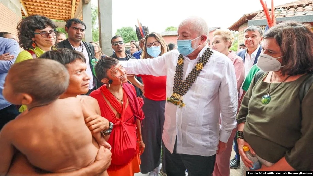 Brazil President Luiz Inacio Lula da Silva visits the Yanomami Indigenous Health House in Boa Vista, Roraima state, Brazil, Jan. 21, 2023. Brazil has declared a public health emergency for Yanomami people in the Amazon who suffer from malnutrition and diseases such as malaria(VOA)