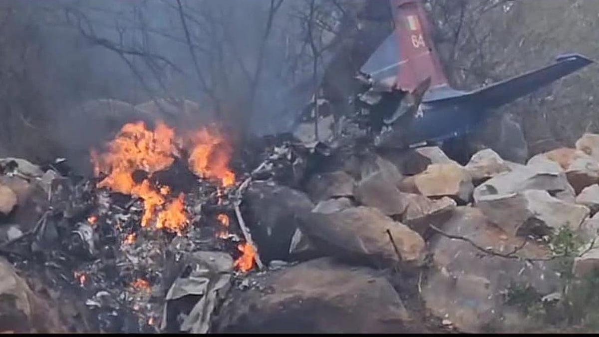 തെലങ്കാനയിൽ പരിശീലനം വിമാനം തകർന്നു: 2 മരണം