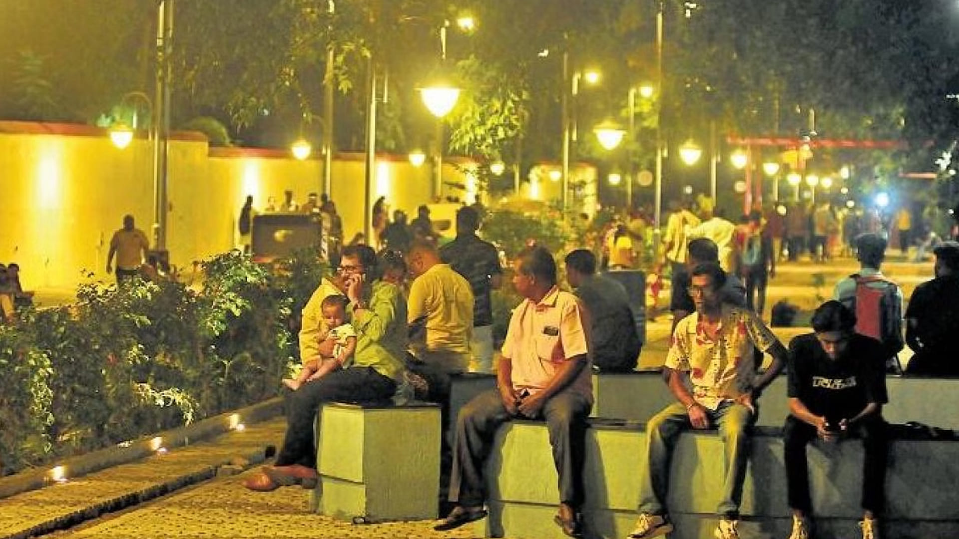 night-life-ban-in-manaveeyam-veethi