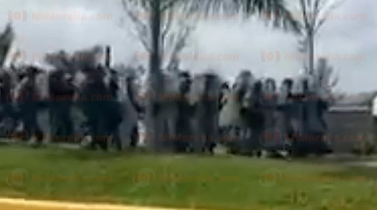 Pobladores exigen seguridad en cuartel de Coalcomán y los desalojan
