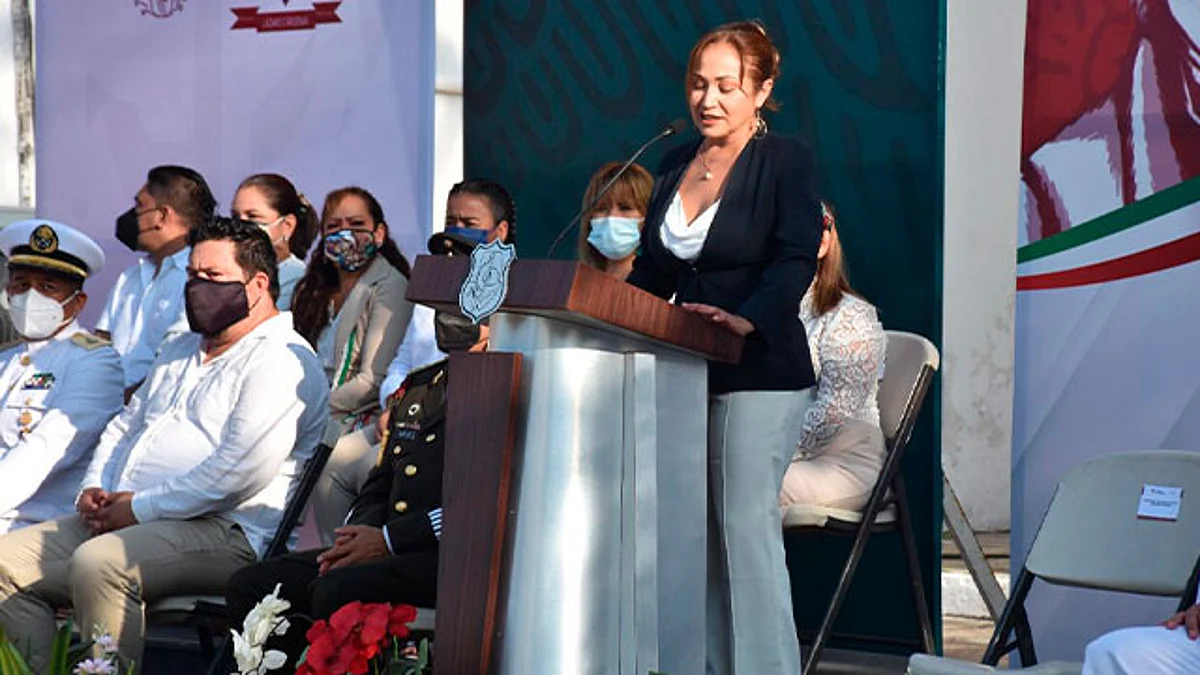 Autoridades de Lázaro Cárdenas encabezan acto cívico del CCXI Aniversario de la Independencia de México