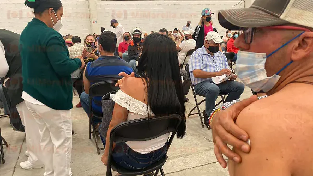 Contagiados de Covid-19, más de 3 mil michoacanos vacunados