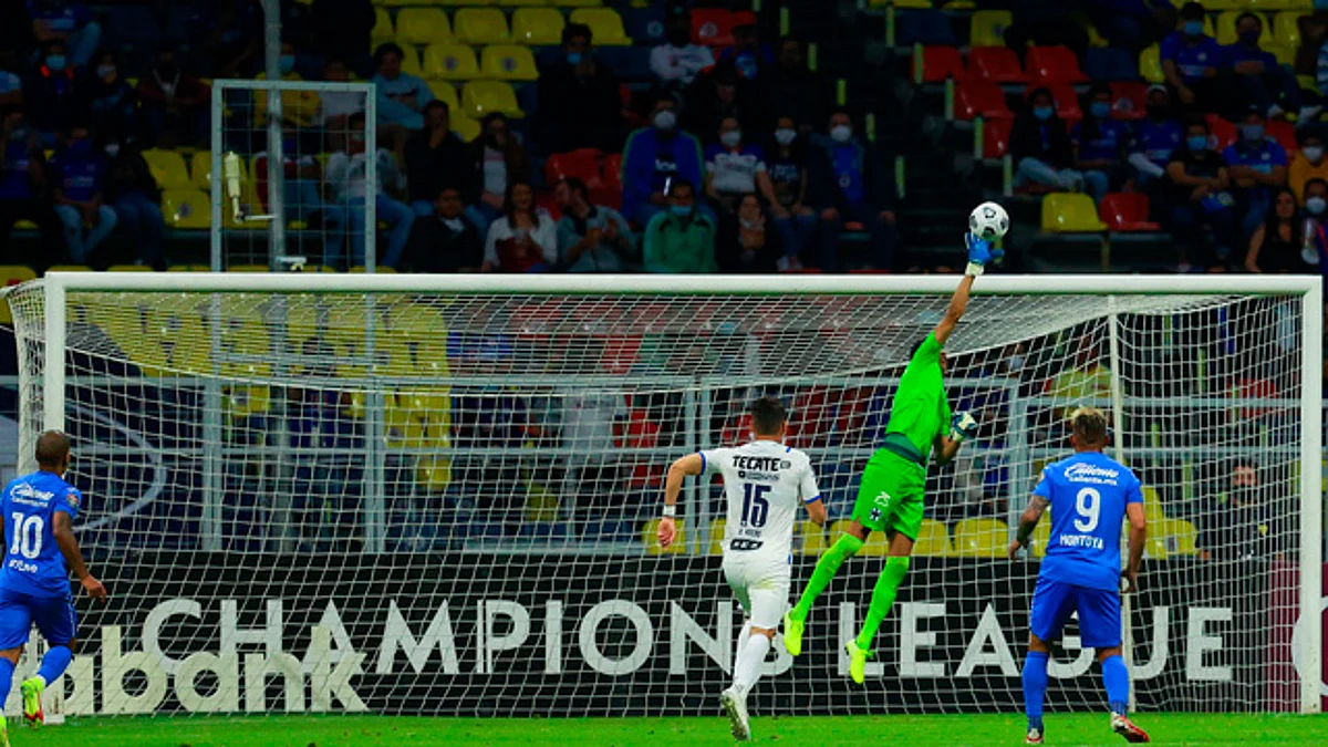 Grito homofóbico aparece en el Cruz Azul vs Monterrey; Concacaf ya investiga