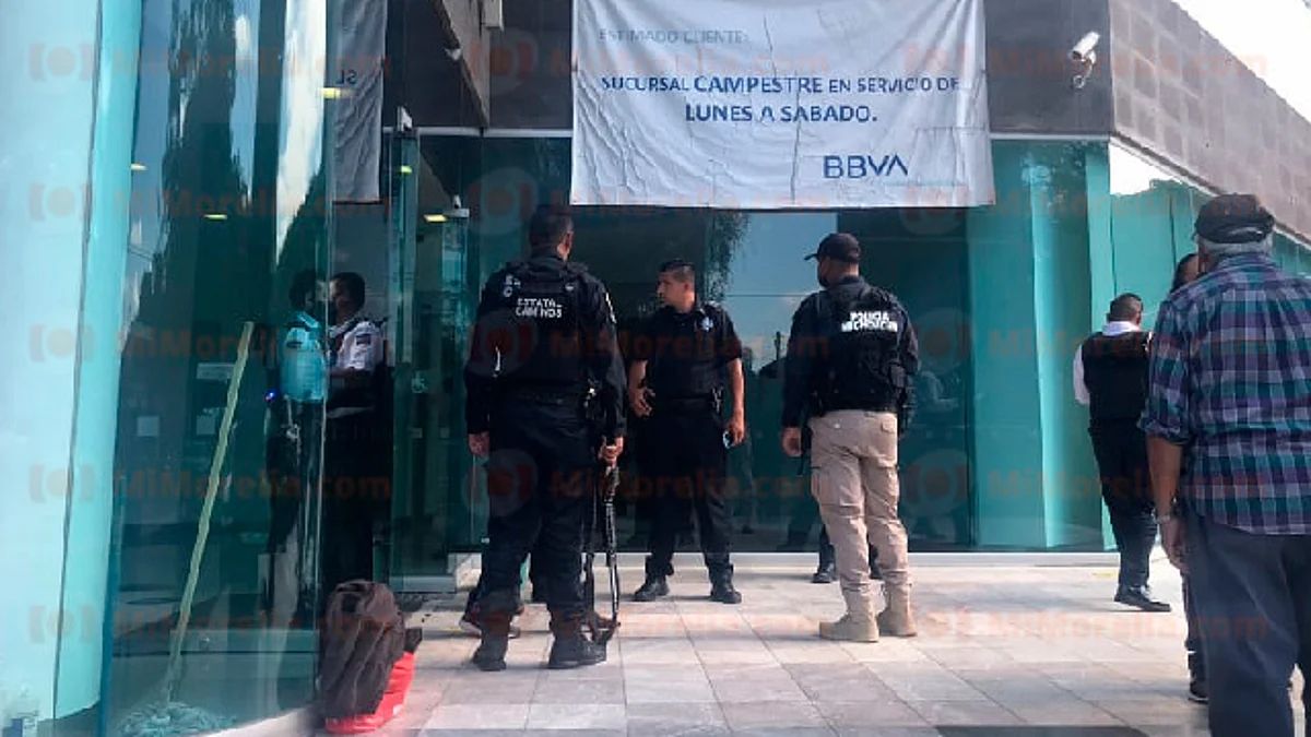 Hombre muere en zona de cajeros de un banco en Morelia