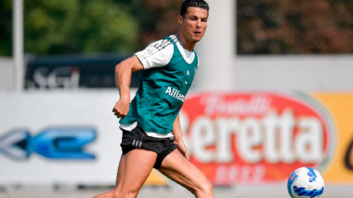 Cristiano Ronaldo noquea a mujer de un balonazo
