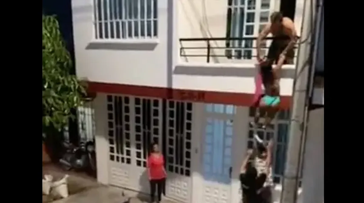 Viral: ayudan a la amante de su vecino a escapar