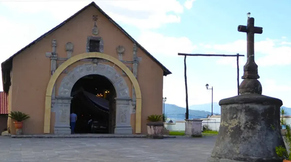 Esta capilla data del 1600, está en Michoacán y en septiembre es su fiesta