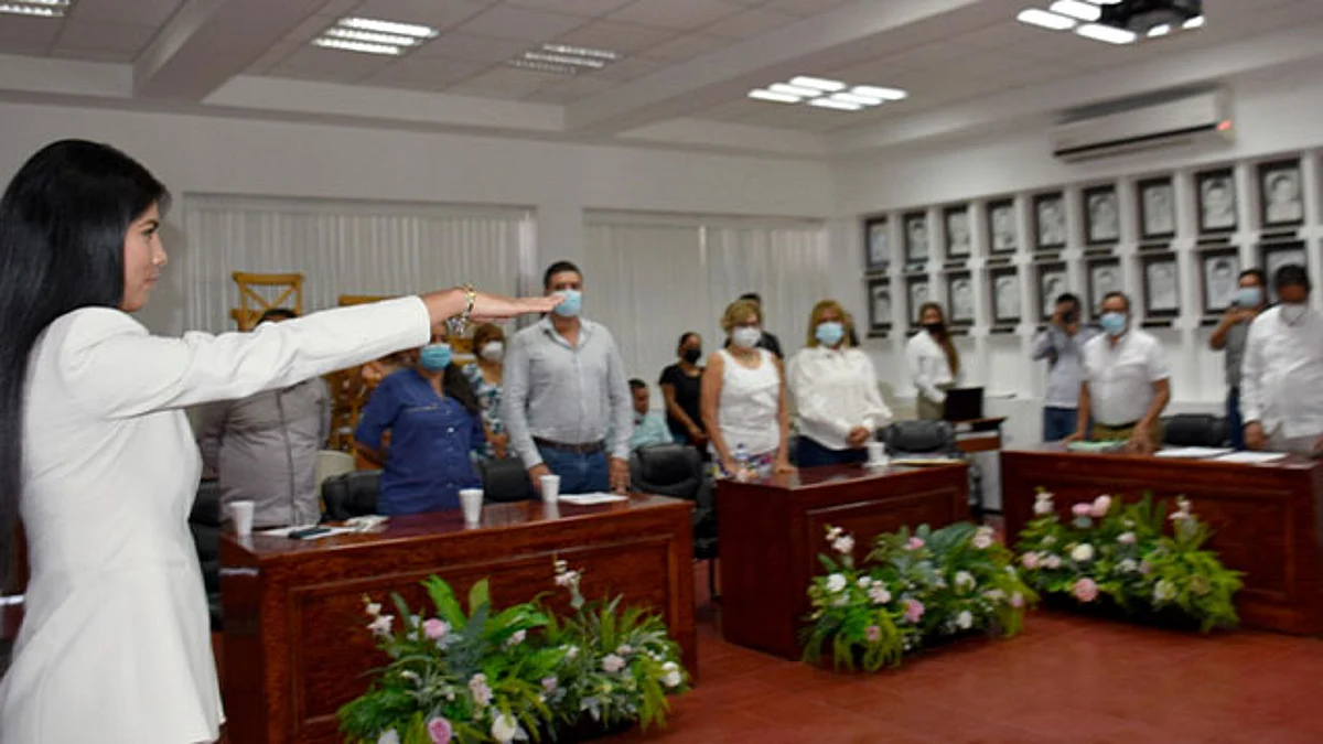 Designa Cabildo de Lázaro Cárdenas a tesorera y secretario municipal