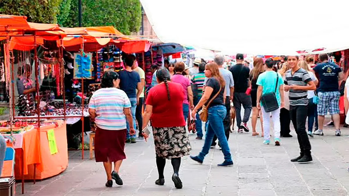 Morelia: comerciantes solicitan permiso para instalación de puestos por días patrios en el Centro