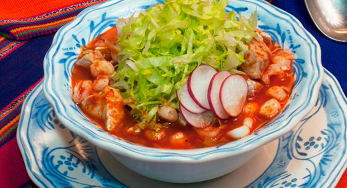 Pozole, bajo en calorías, sano y con nutrientes esenciales: IMSS