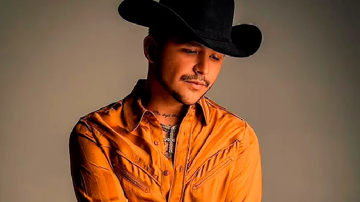 Denuncian a Christian Nodal por tener como mascota a un mono araña