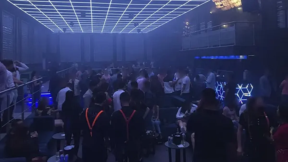 Están prohibidos los eventos masivos y verbenas esta noche