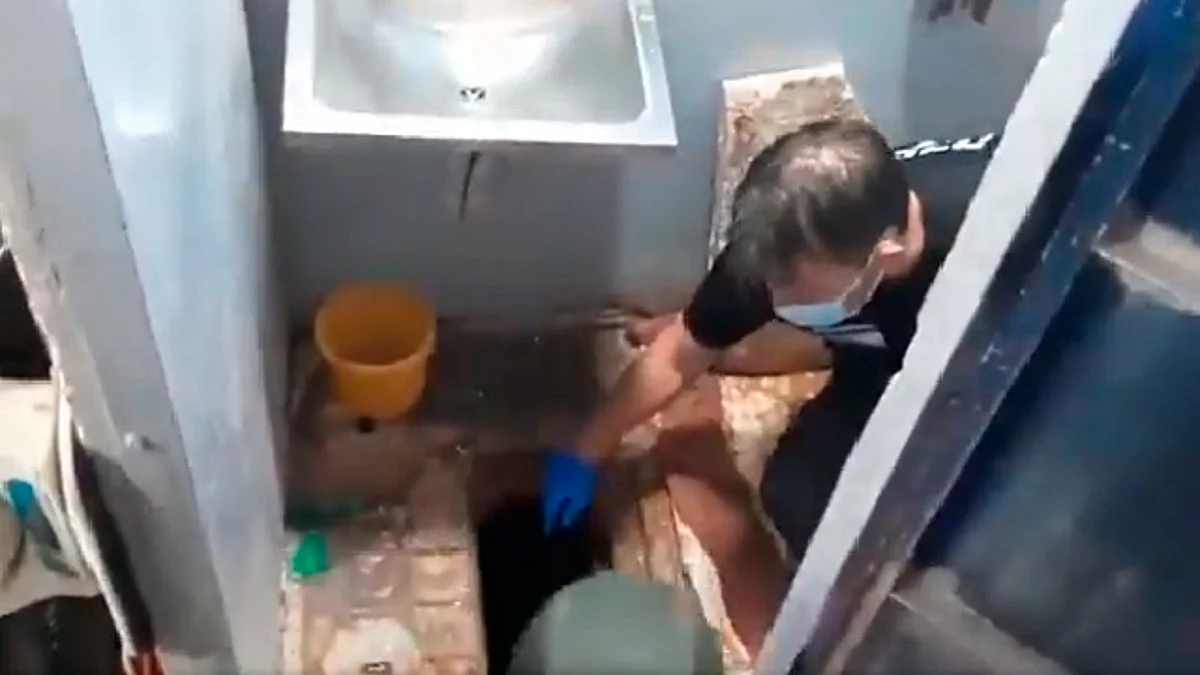 Reos hacen túnel con una cuchara oxidada y logran huir de prisión