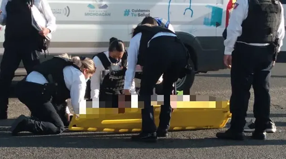 Motociclista derrapa sobre la Madero y termina en hospital, en Morelia