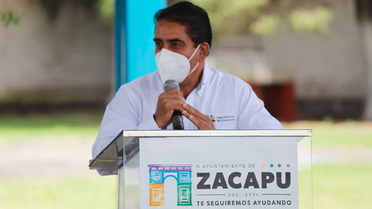 Entrega SEE mobiliario y material de mantenimiento a escuelas de Zacapu