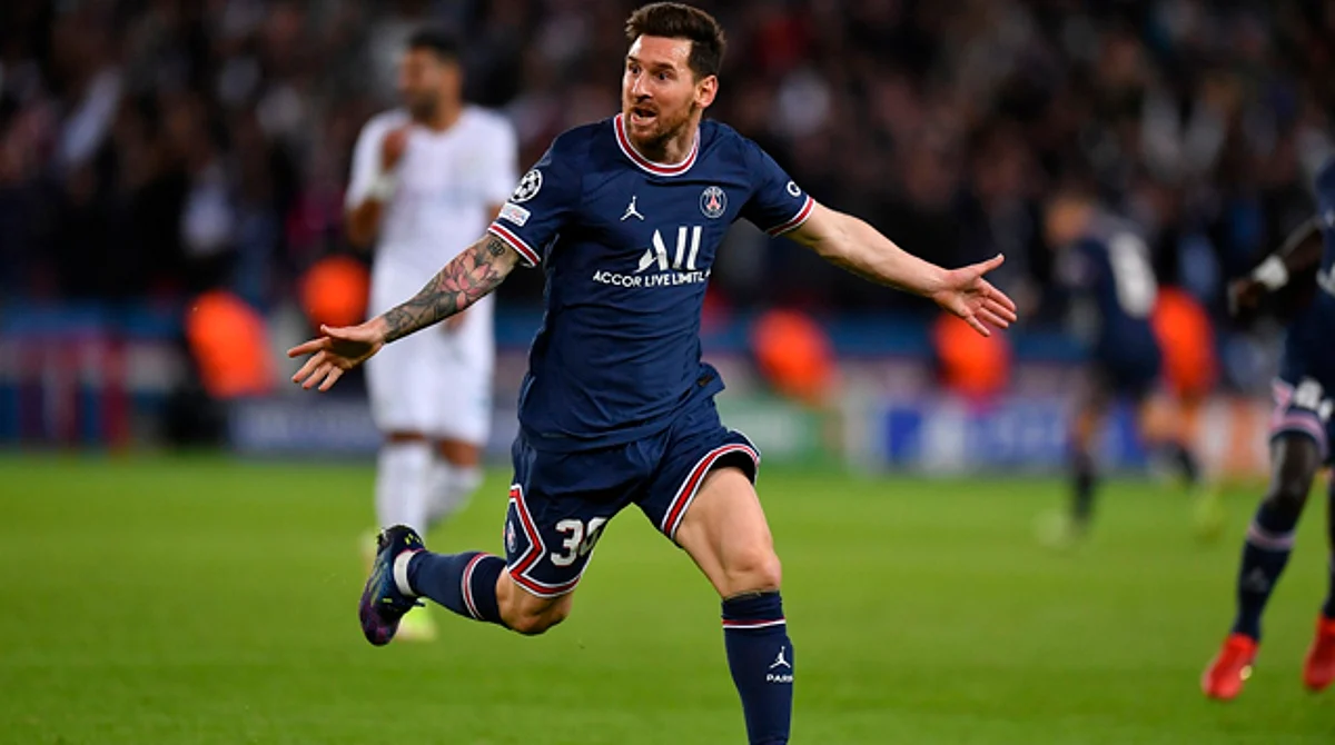 Messi desafía a su "creador" y mete primer gol con camisa del PSG