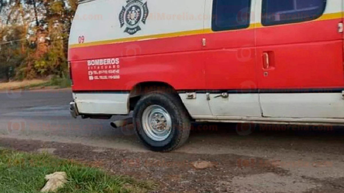 Hombre asesinado a tiros es hallado a un costado de la Zitácuaro-Morelia
