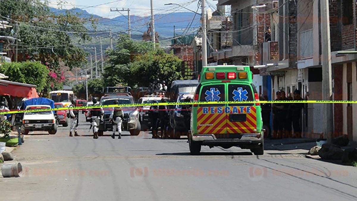 Desconocidos abandonan cadáver en la entrada del IMSS Zamora