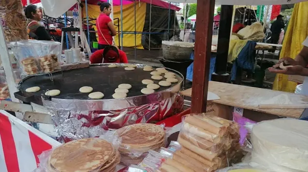 Insisten comerciantes; quieren vender en plaza Valladolid en días patrios en Morelia