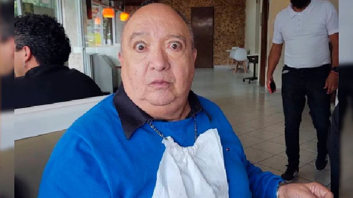 Hospitalizan de emergencia a Luis de Alba “Pirruris” por aparatosa caída