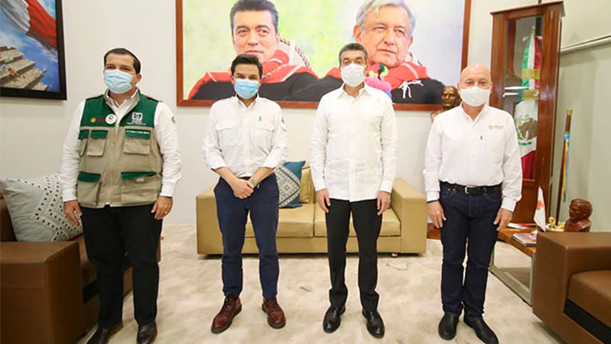 IMSS, gobernador de Chiapas y autoridades de salud evalúan avances de vacunación