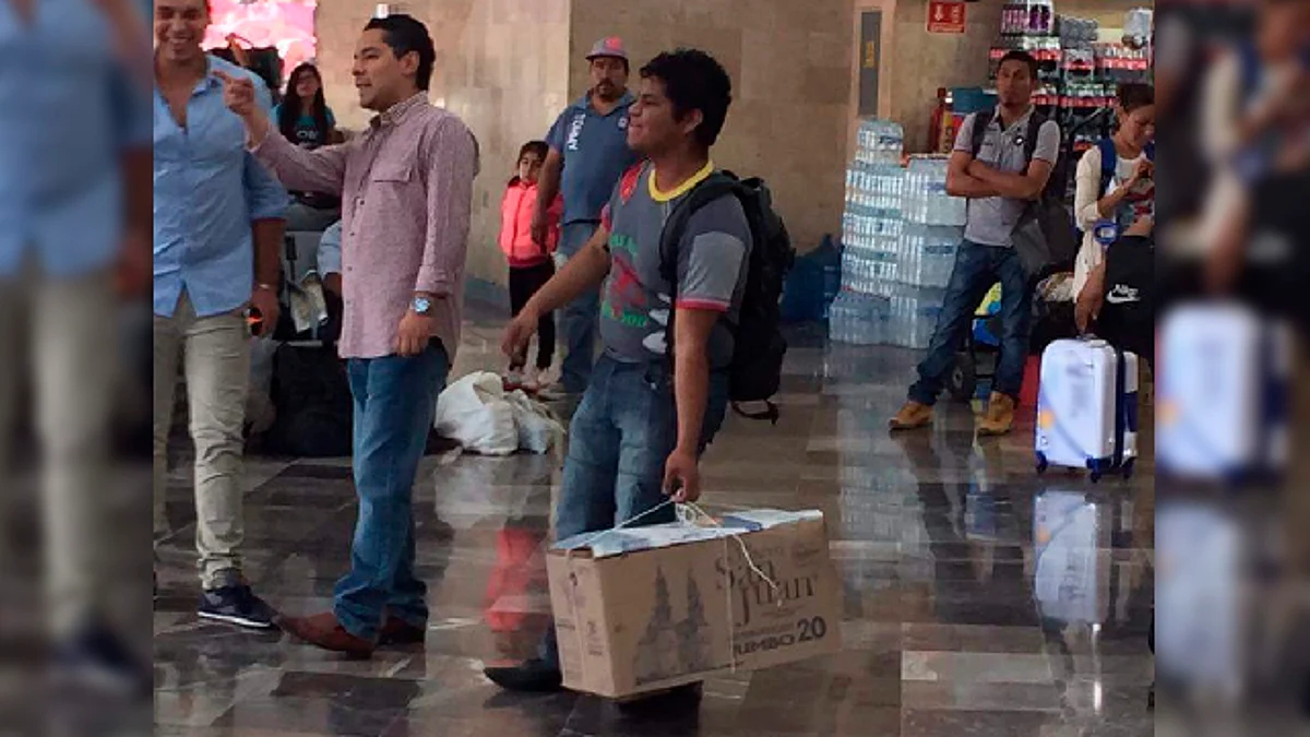 Prohíbe línea de autobuses ADO viajar con cajas de huevo