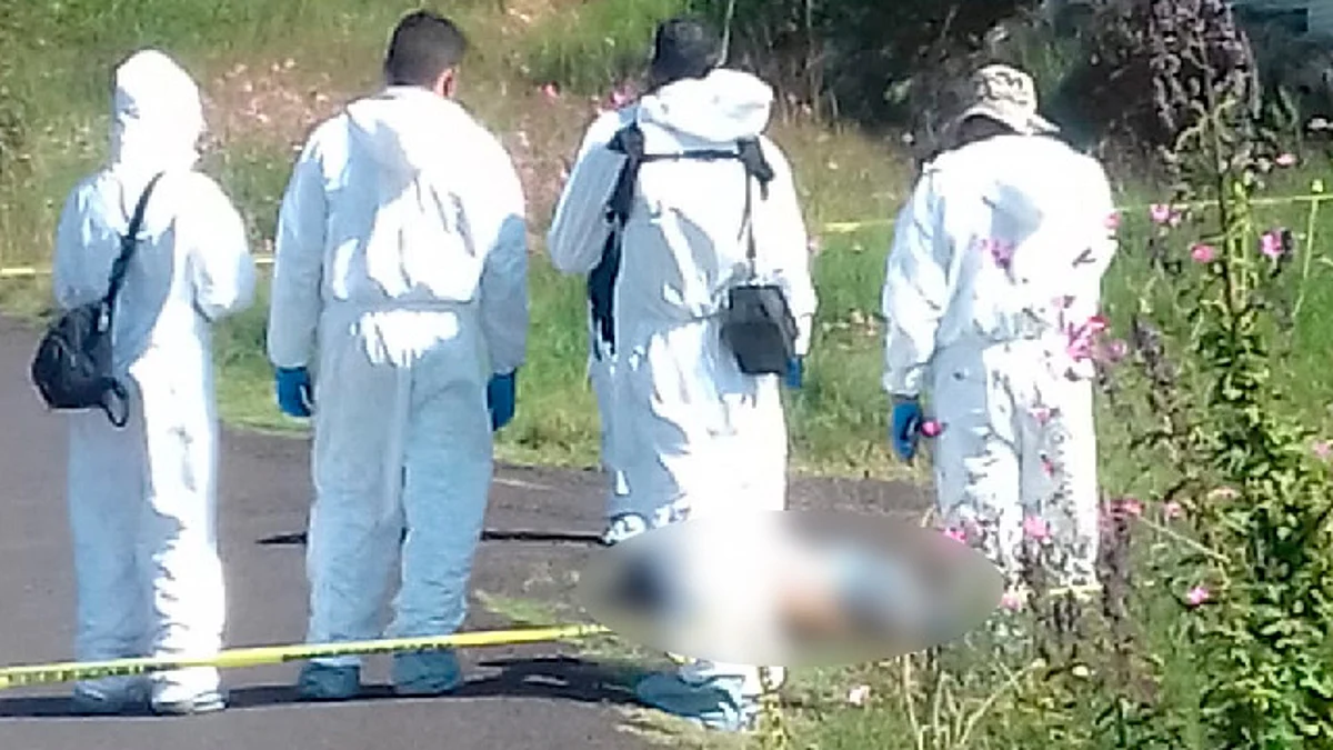 Localizan a mujer sin vida a orilla de la carretera en Morelia
