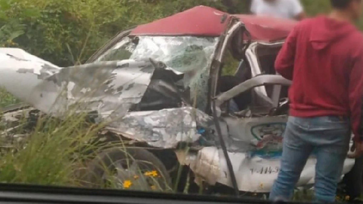 Un muerto y 3 heridos en aparatoso choque en la Uruapan-Pátzcuaro